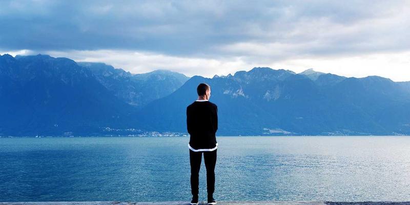 美国留学专业选择指南：STEM与非STEM专业的就业前景及签证策略解析